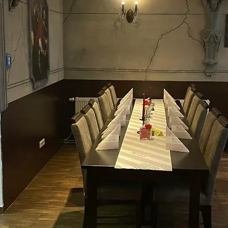 Colosseo Im Herzen Von Otel Meiningen