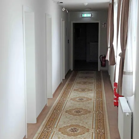 Colosseo Im Herzen Von Otel Meiningen