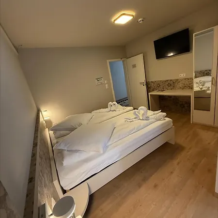 호텔 Colosseo Im Herzen Von 마이닝겐