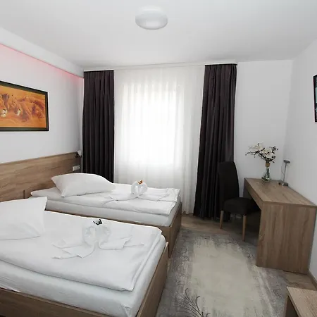 호텔 Colosseo Im Herzen Von 마이닝겐